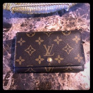 LV snap wallet excellent condition